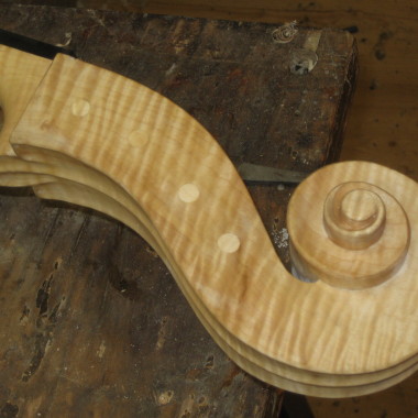Ruggeri cello scroll